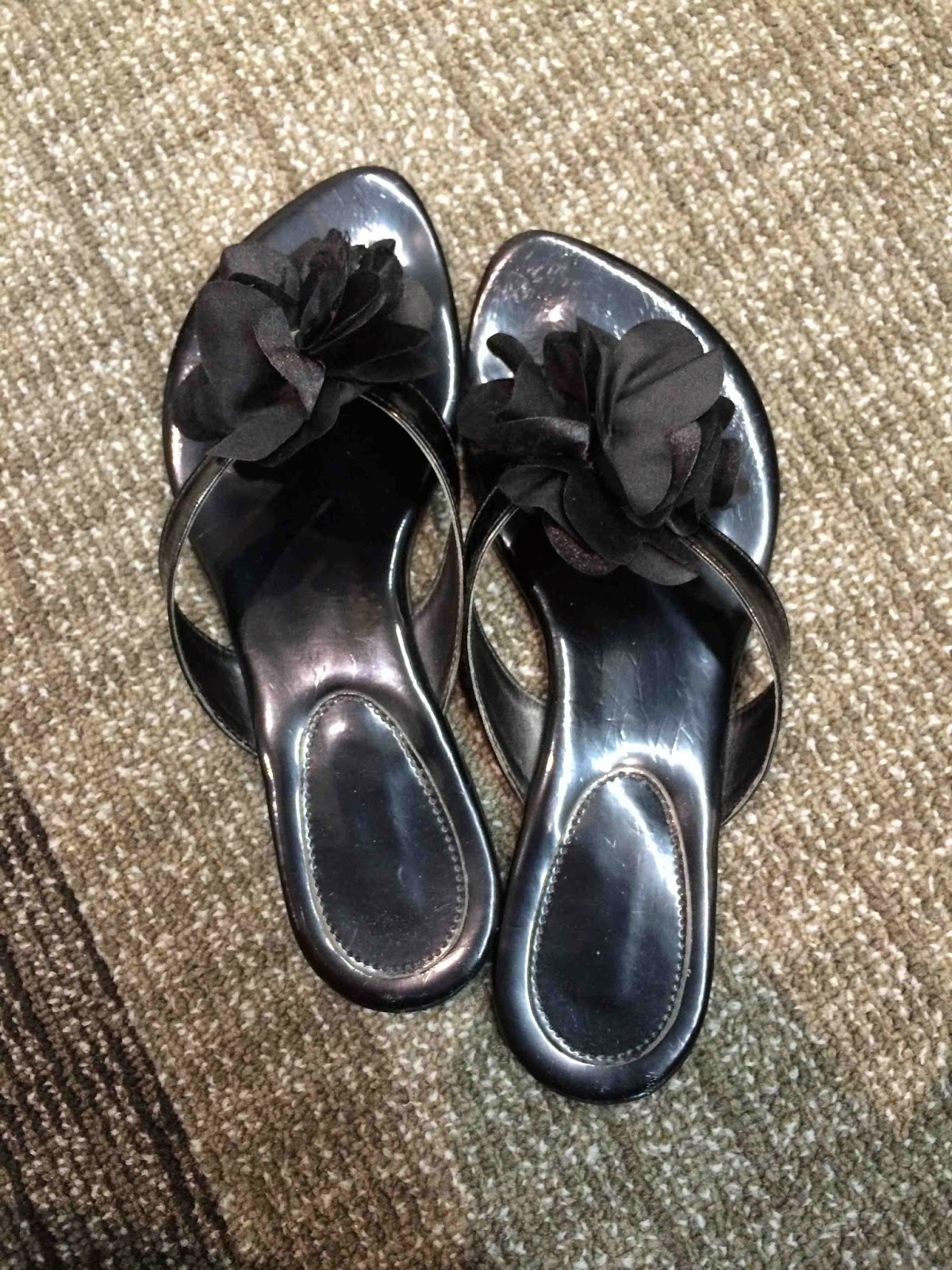 mf's mini world of mf-ism: My broken slippers