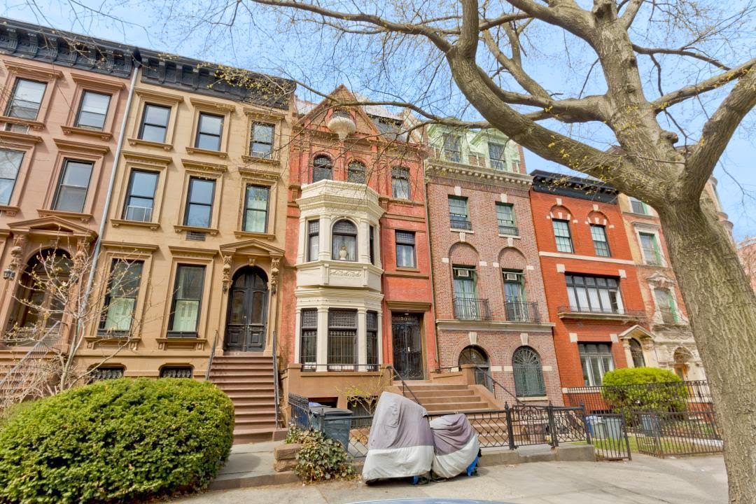 BK to the Fullest Clinton Hill Coop in Contract 300 Clinton Avenue, 3