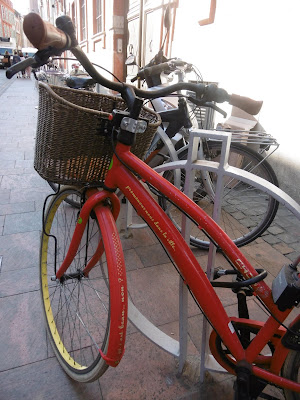 vélo rouge , Toulouse, malooka