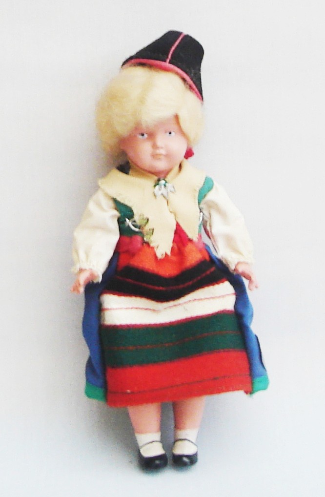 World Costume Dolls: February 2012