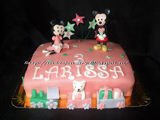 Tort roz cu Mickey si Minnie