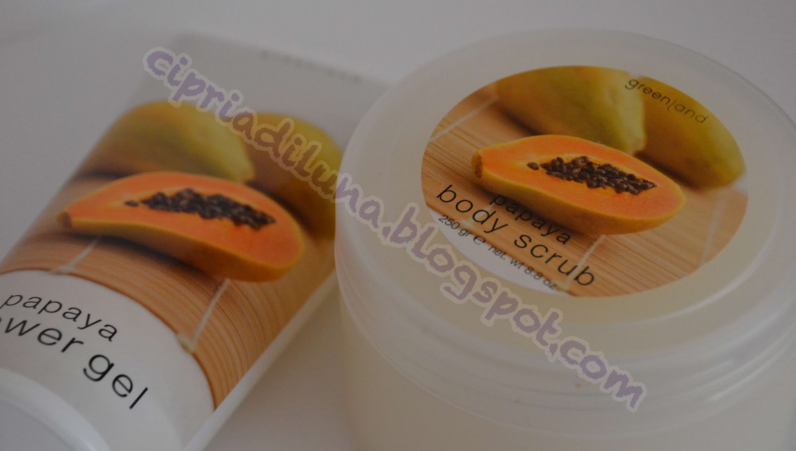Gel Doccia e Scrub Corpo alla Papaya della Linea Fruit Extracts