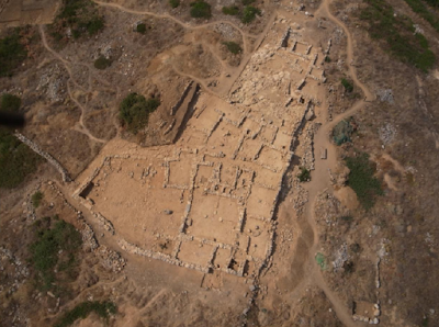 Late Bronze Age court-centered building unearthed on northern coast of Crete