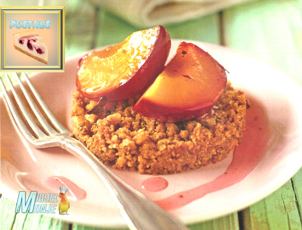 Ciruelas Confitadas con Crujiente de Galleta Receta de Postre