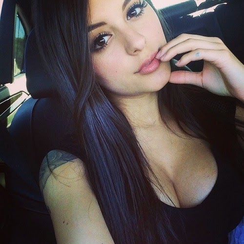 Hot Girl Selfie