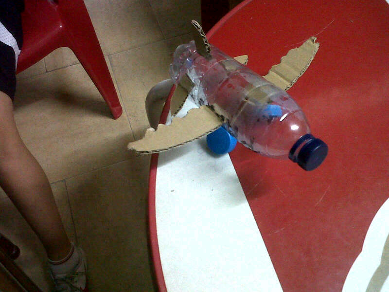Mini Aerotrastornados: Cómo hacer un avión de juguete con una botella cartón