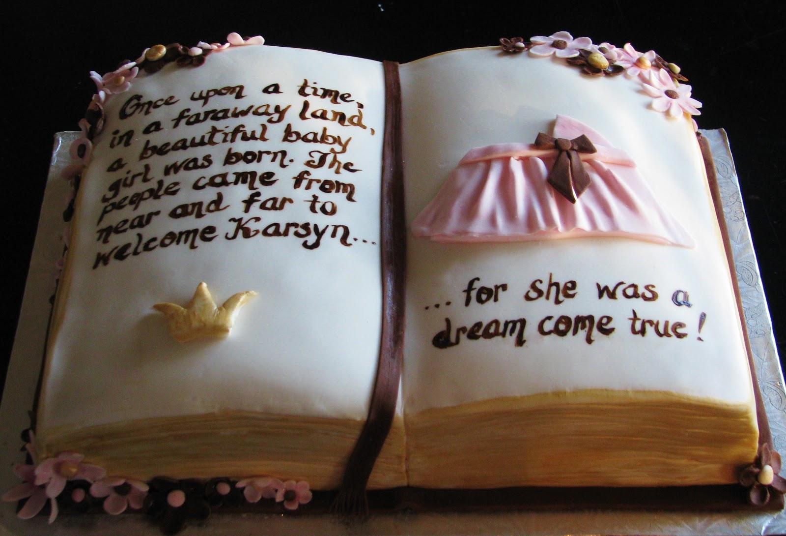 Storybook baby hotsell shower cake