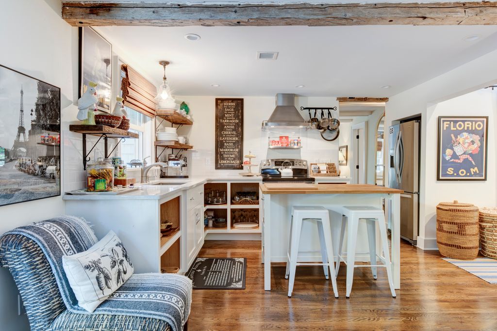 Sag Harbor Cottage (950 Sq Ft) [ TINY HOUSE TOWN ]