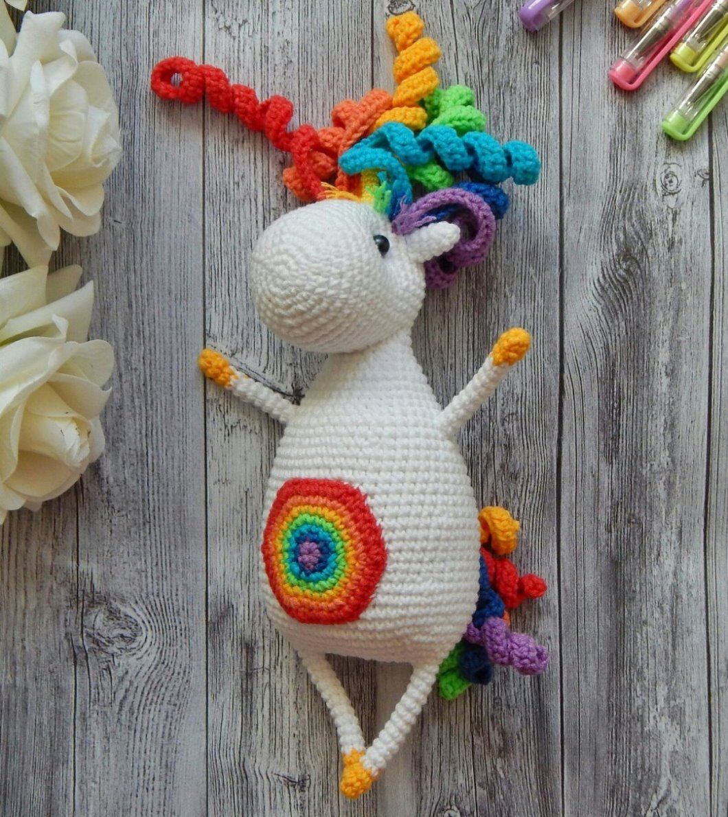 Crochet unicorn amigurumi