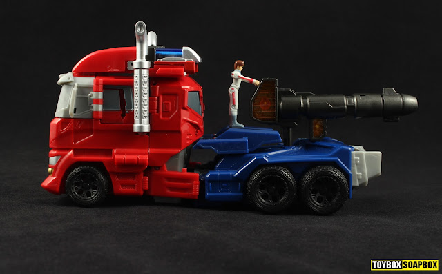 beelzeboss combiner wars optimus truck mode