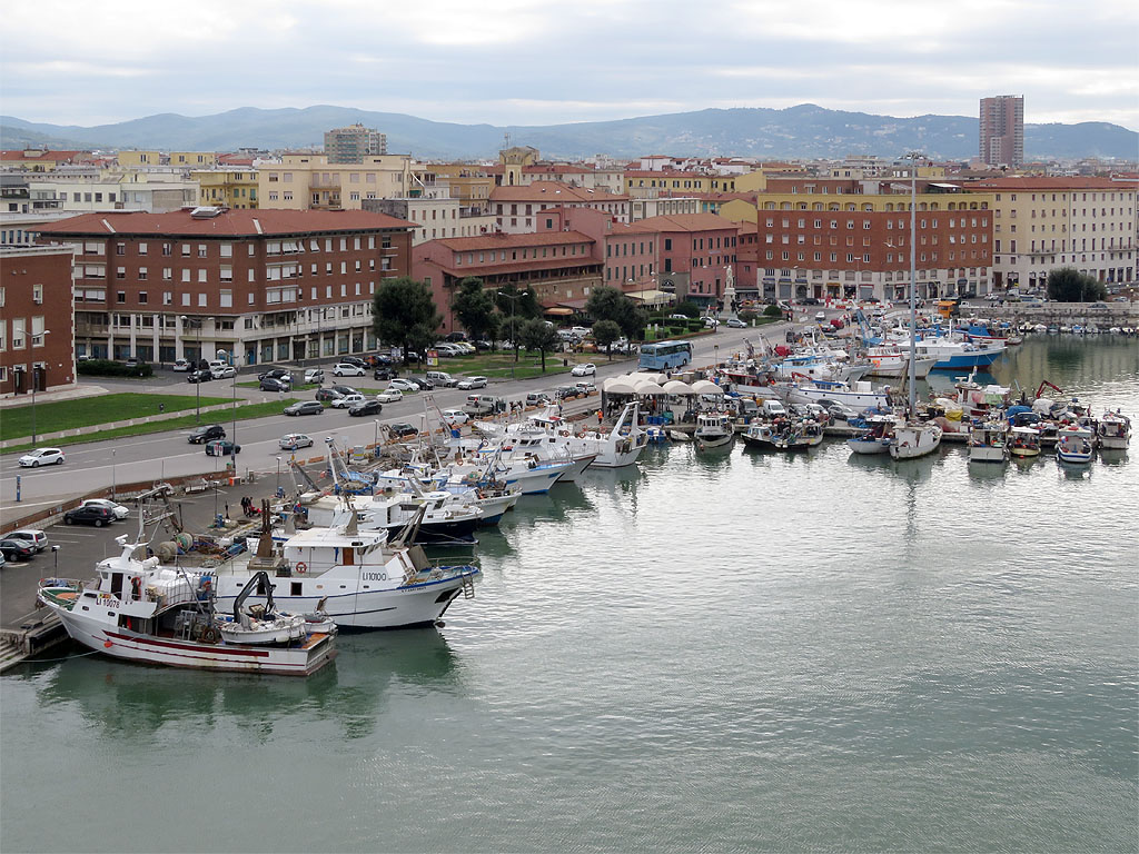 Livorno una foto al giorno: Veduta sul vecchio porto