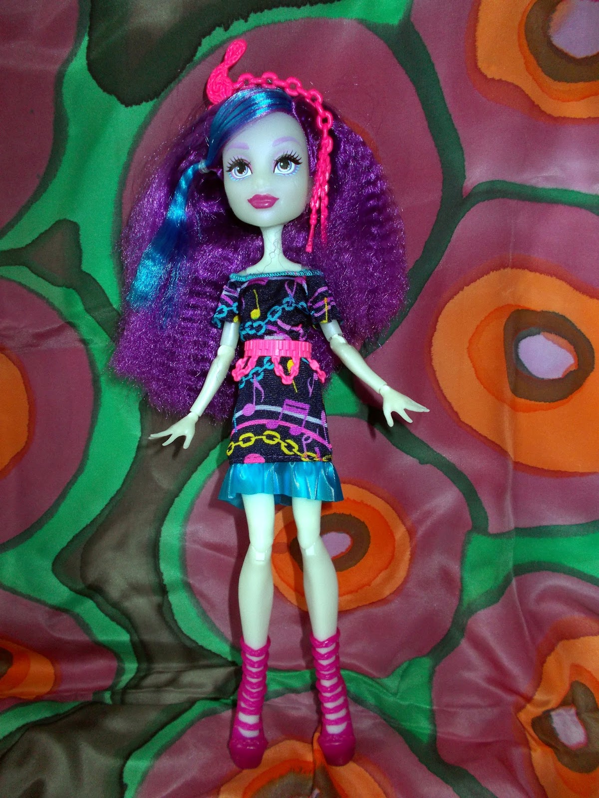 REVIEW: Electrified Draculaura