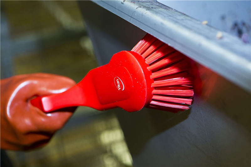 Vikanspecialist Use classified cleaning tools