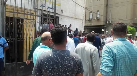 تجمع الاهالي امام  مستشفى قويسنا المركزي الان  لاستلام جثامين الشهداء 