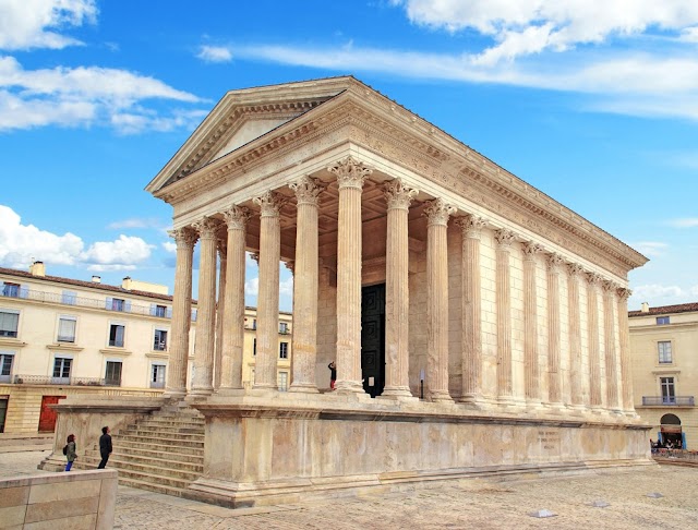 Maison Carrée: Kuil Romawi Yang Masih Utuh