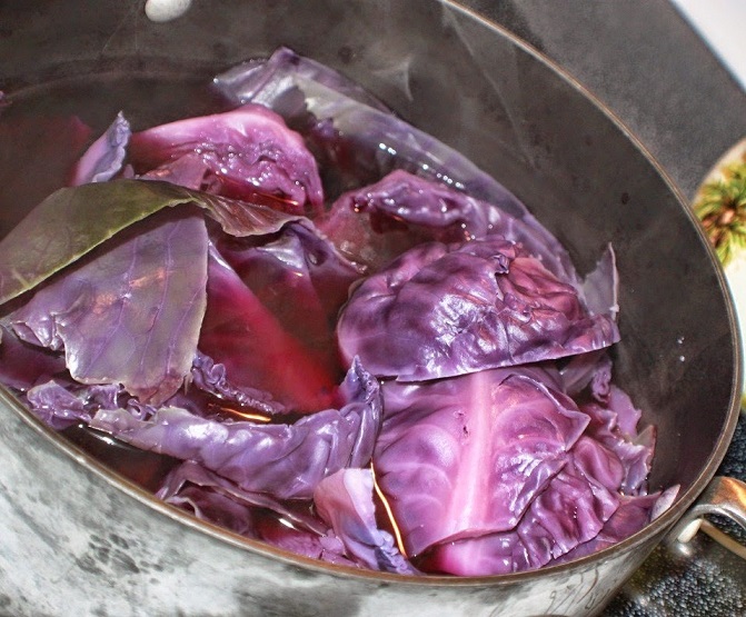 this is a seasoned Italian Style Red Cabbage. The red cabbage recipe is easy and a beautiful color purple cabbage sauteed with garlic and herbs