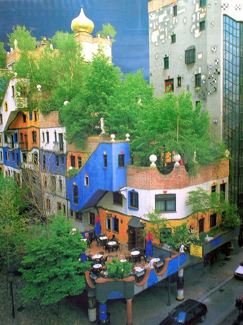 植物に覆われた不思議な建物、フンデルトヴァッサーの世界【arc】フンデルトヴァッサー・ハウス(Hundertwasserhaus)　