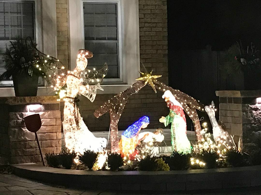 Christmas In the Neighbourhood Chic Delights