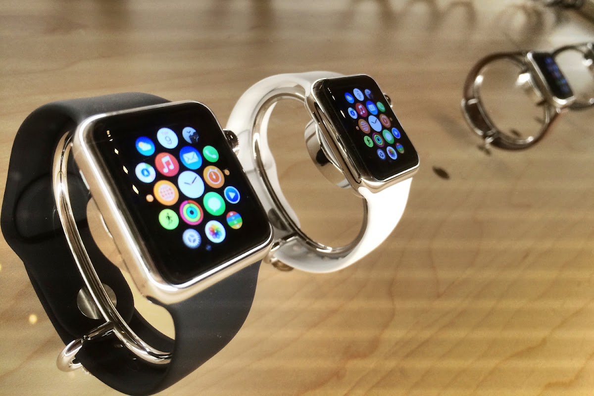 智慧型穿戴裝置已經成為各大廠牌兵家必爭之地，為了要在一片血海中殺出道路，蘋果今（1）日又傳將為用戶帶來新花樣：他們將為Apple Watch設計專屬的充電盒！