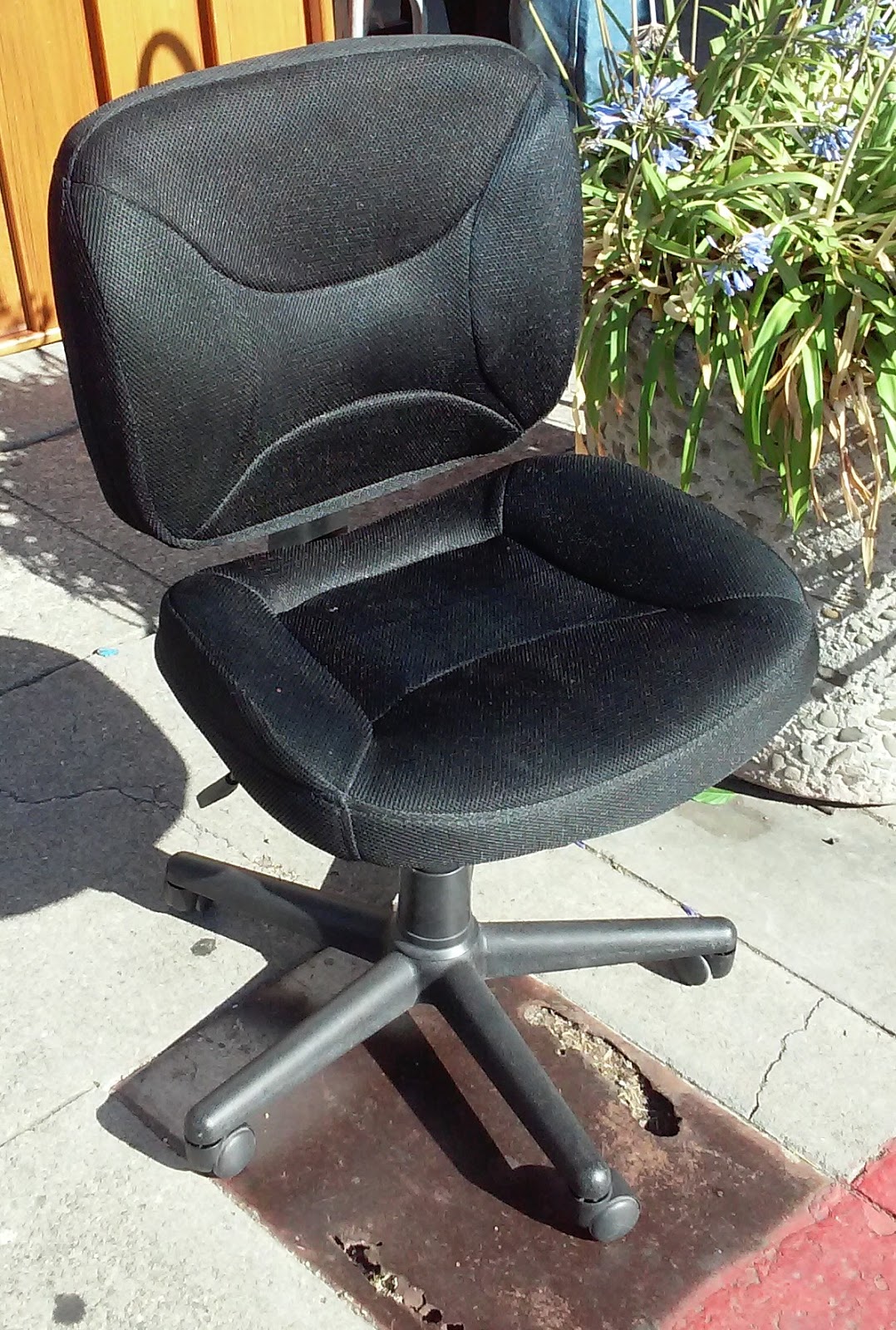 UHURU FURNITURE & COLLECTIBLES: SOLD #3447 Office Depot Task Chair - $10