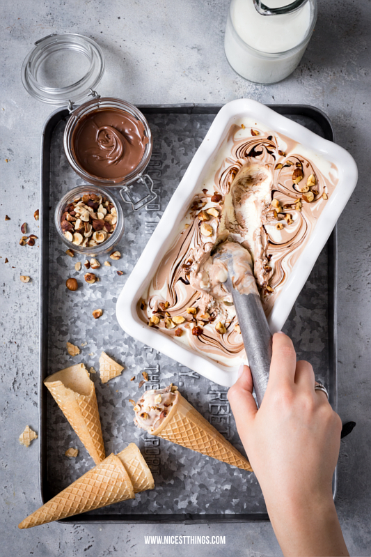 Nougat Tonka Eis geröstete Haselnüsse Schokolade ohne Eismaschine