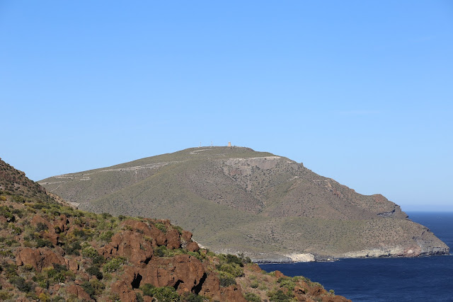 Punta Polacra, Faro  y Cerro de los Lobos