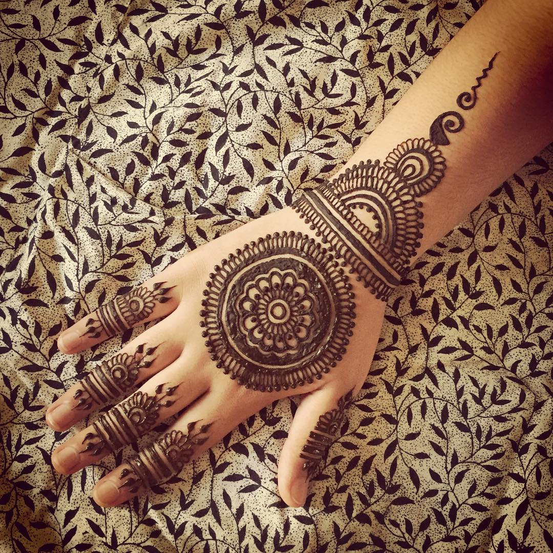 125+ New Simple Mehndi/Henna Designs for Hands - Buzzpk