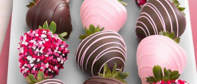 chocolate covered strawberry favor boxes