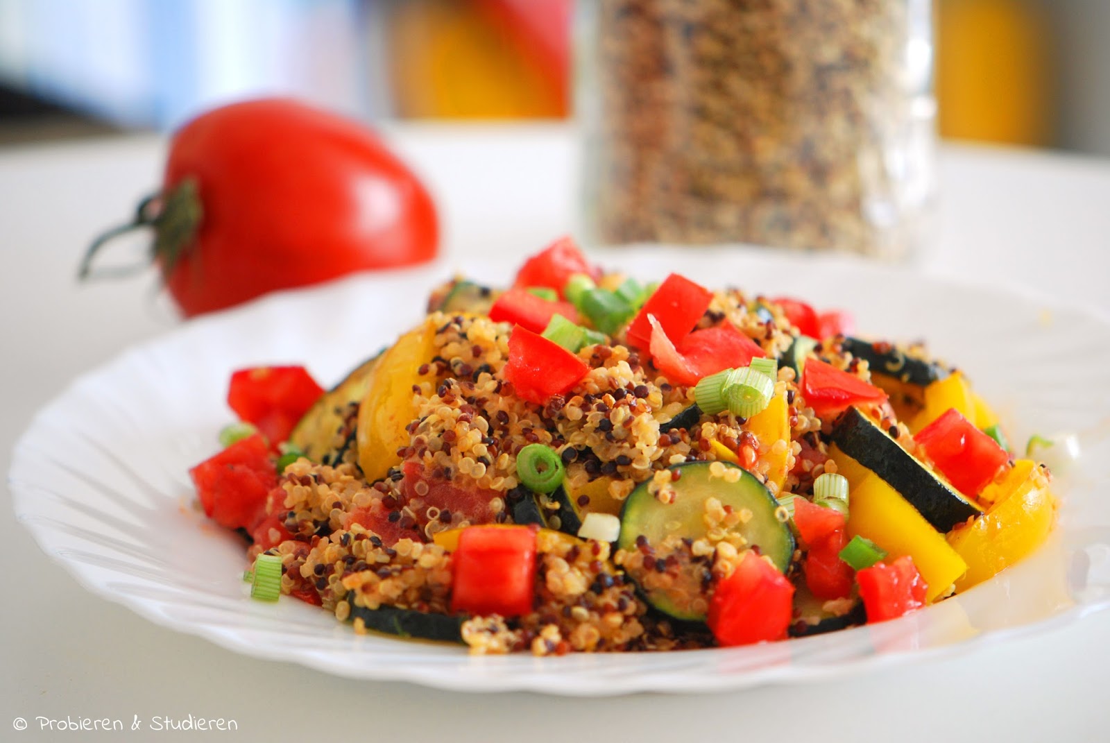 Probieren und Studieren : Mediterrane Quinoa-Pfanne mit Zucchini ...