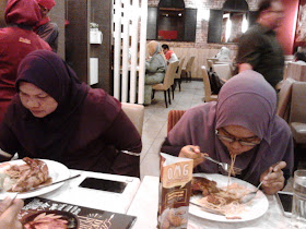 Pakcu makan Kenny Rogers Roasters di Jaya Shopping Centre Petaling Jaya Pakcu makan Kenny Rogers Roasters di Jaya Shopping Centre Petaling Jaya