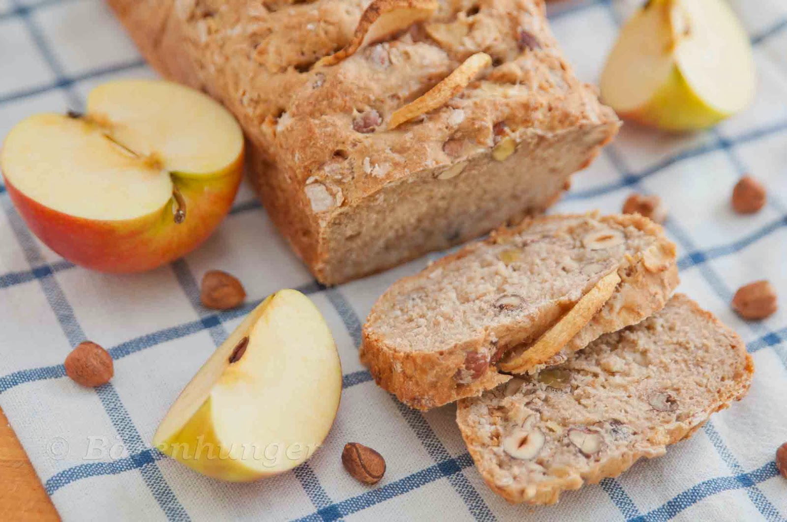 Bärenhunger: Apfel Haselnuss Brot