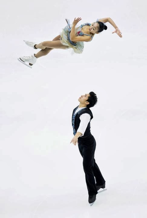 Wenjing Sui/Cong Han (CHN) udfører det korte program ved Four Continents Championships 2014