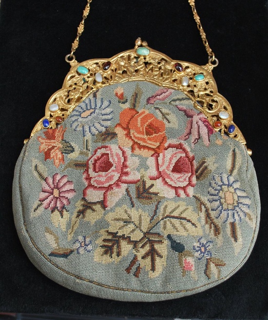 Eye For Design: Decorating With Antique Needlepoint Purses