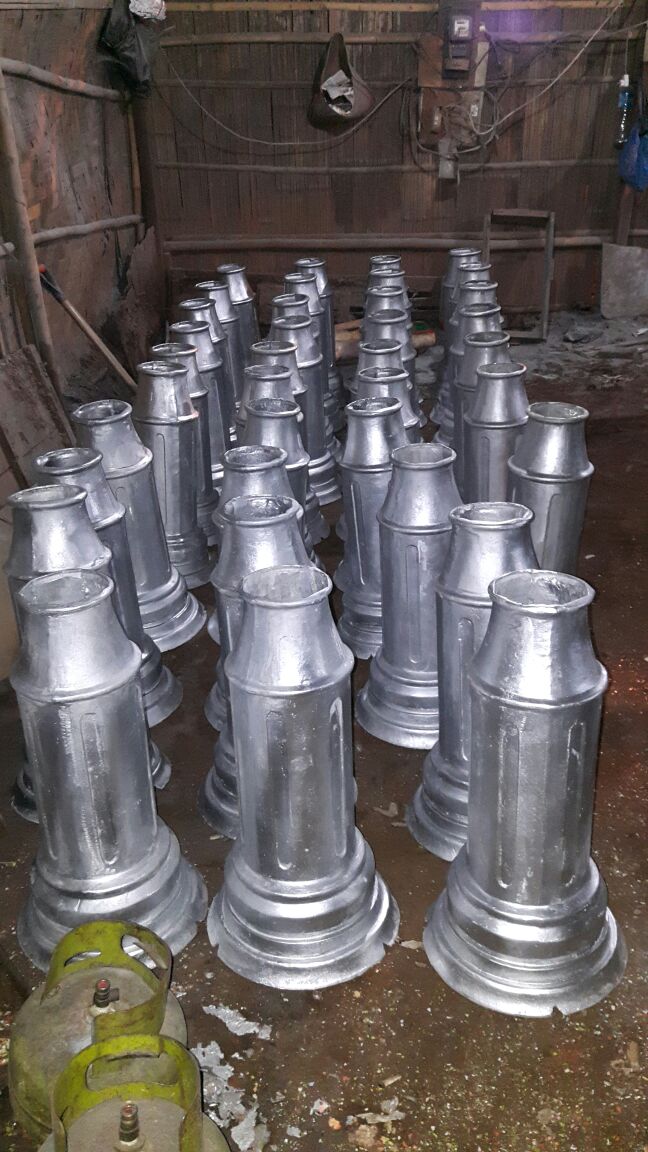 Ornamen Tiang Lampu-Tiang Lampu Antik