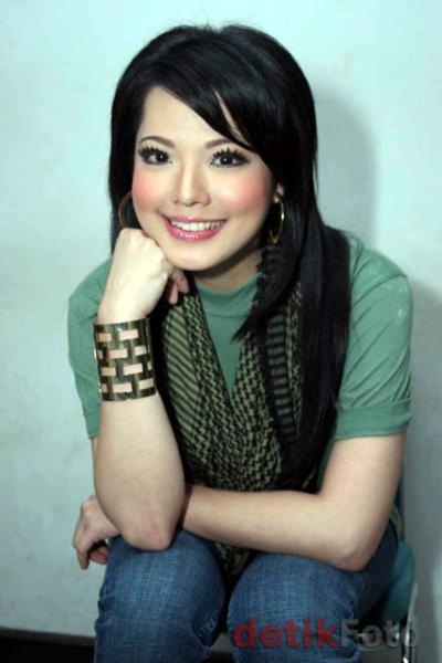 Riyaldo Rio Parakasi: Lena Magdalena Indonesia | Presenter | FHM