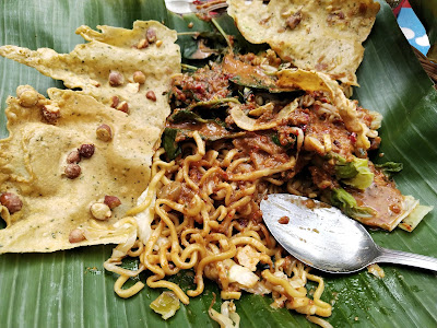 Makanan Pecel Khas Madiun Mba Ika di GDC Enak dan Laris
