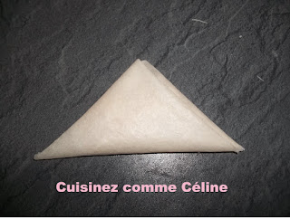 http://cuisinezcommeceline.blogspot.fr/2013/11/pliage-samoussas_2.html