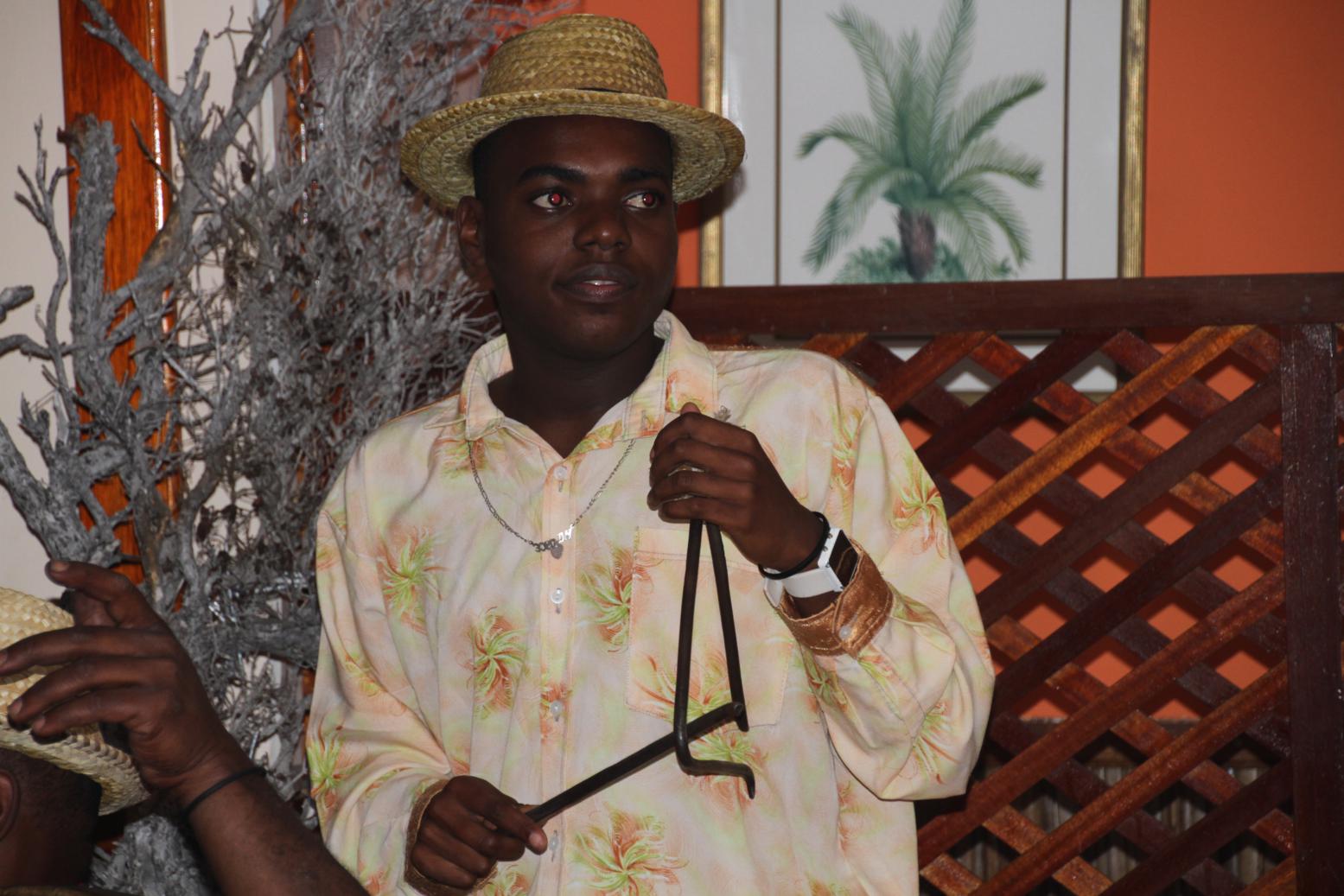 Voyages et Expériences : Rodrigues: La ravanne & instruments du sega ...