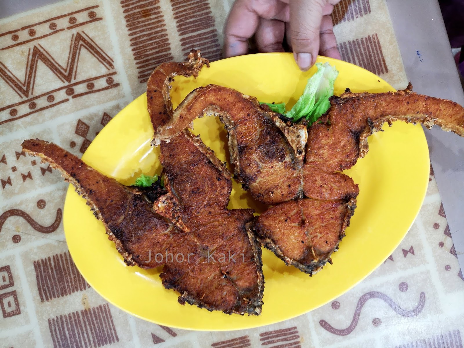 Lengkuas Fish Soup at Eatern Food Court in Batam Indonesia 平记鱼汤 Tony