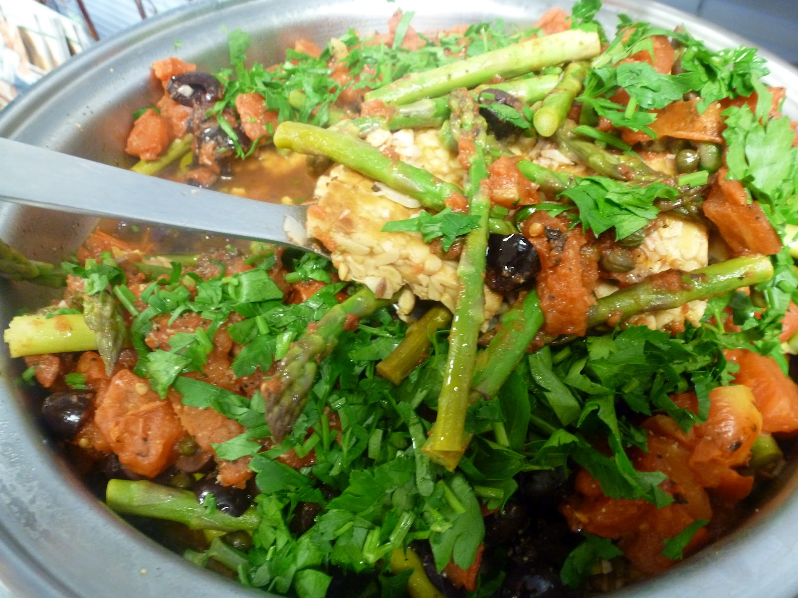 Foodture Cooking for a Healthy Future Tempeh Asparagus Puttanesca