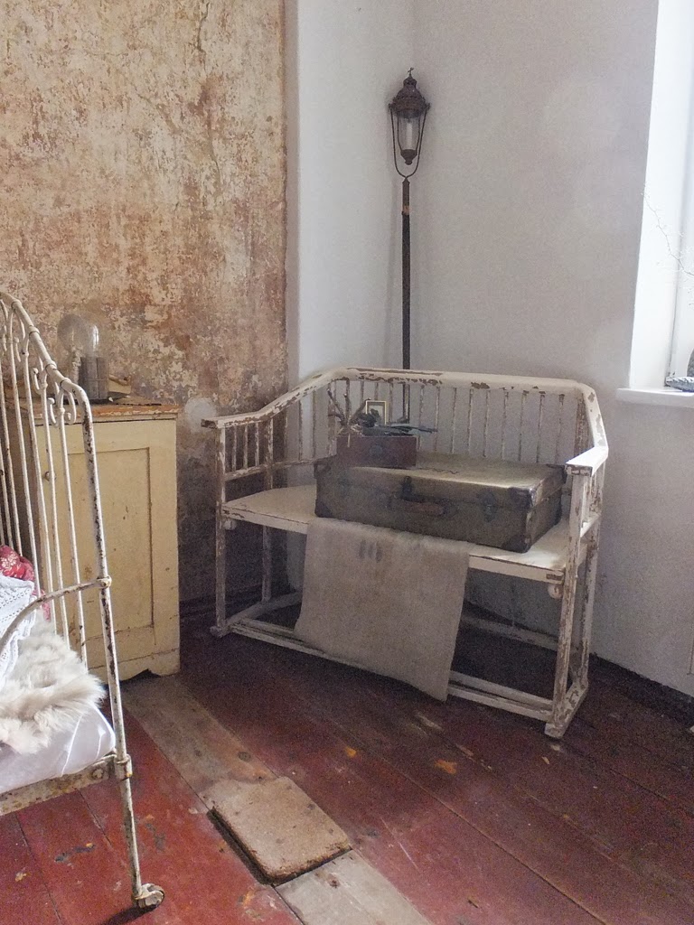 princessgreeneye: Schlafzimmer im "kleinen Haus"...........