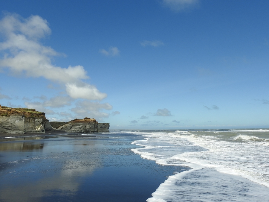 photographing New Zealand Waverley Beach and Merry Christmas