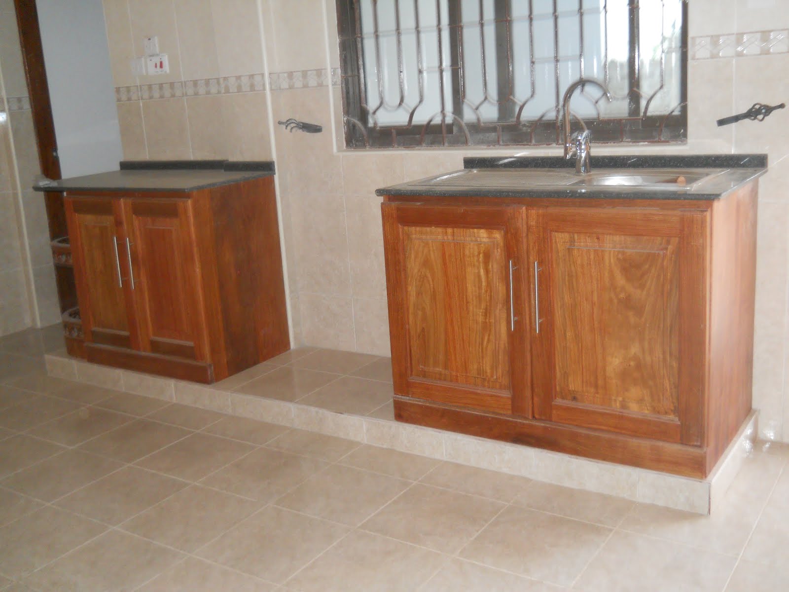 Homez Deco Kreative Homez Kabati za ndani.... Mbao aina ya mninga