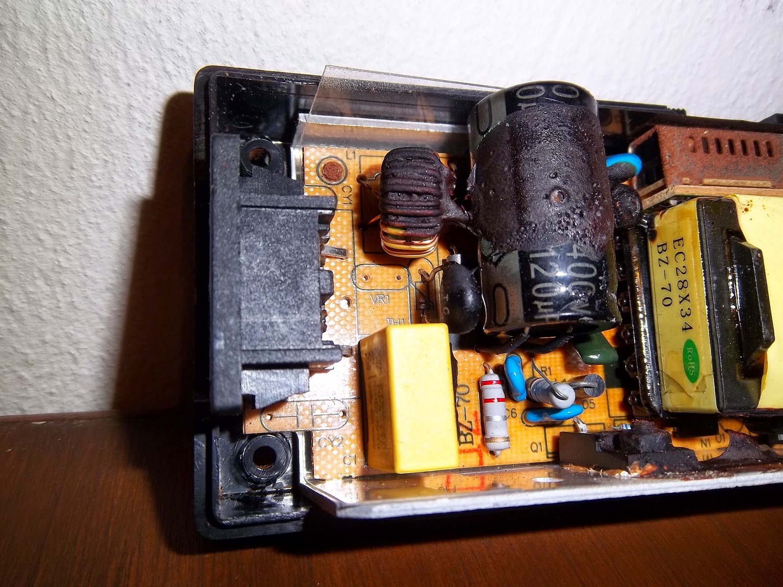 Stuff Deconstructed: Disassembly of a universal power adapter
