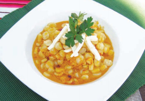 Choclo sabroso en olla de barro