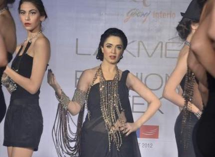 Nargis Bagheri in black dress - Nargis Bagheri walks the ramp for Mona Shroff LFW 2012 