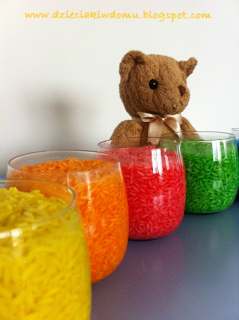 kolorowy ryż - kreatywna zabawa dla dzieci