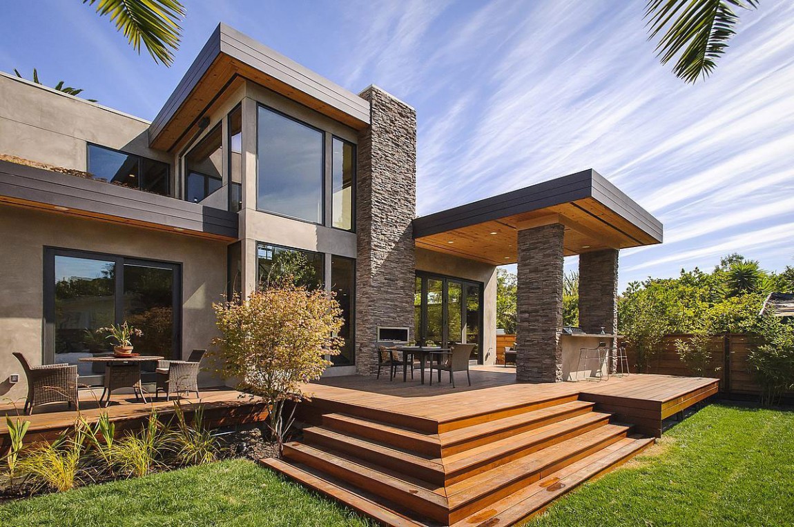 Modern backyard terrace in the contemporary style home in burlingame