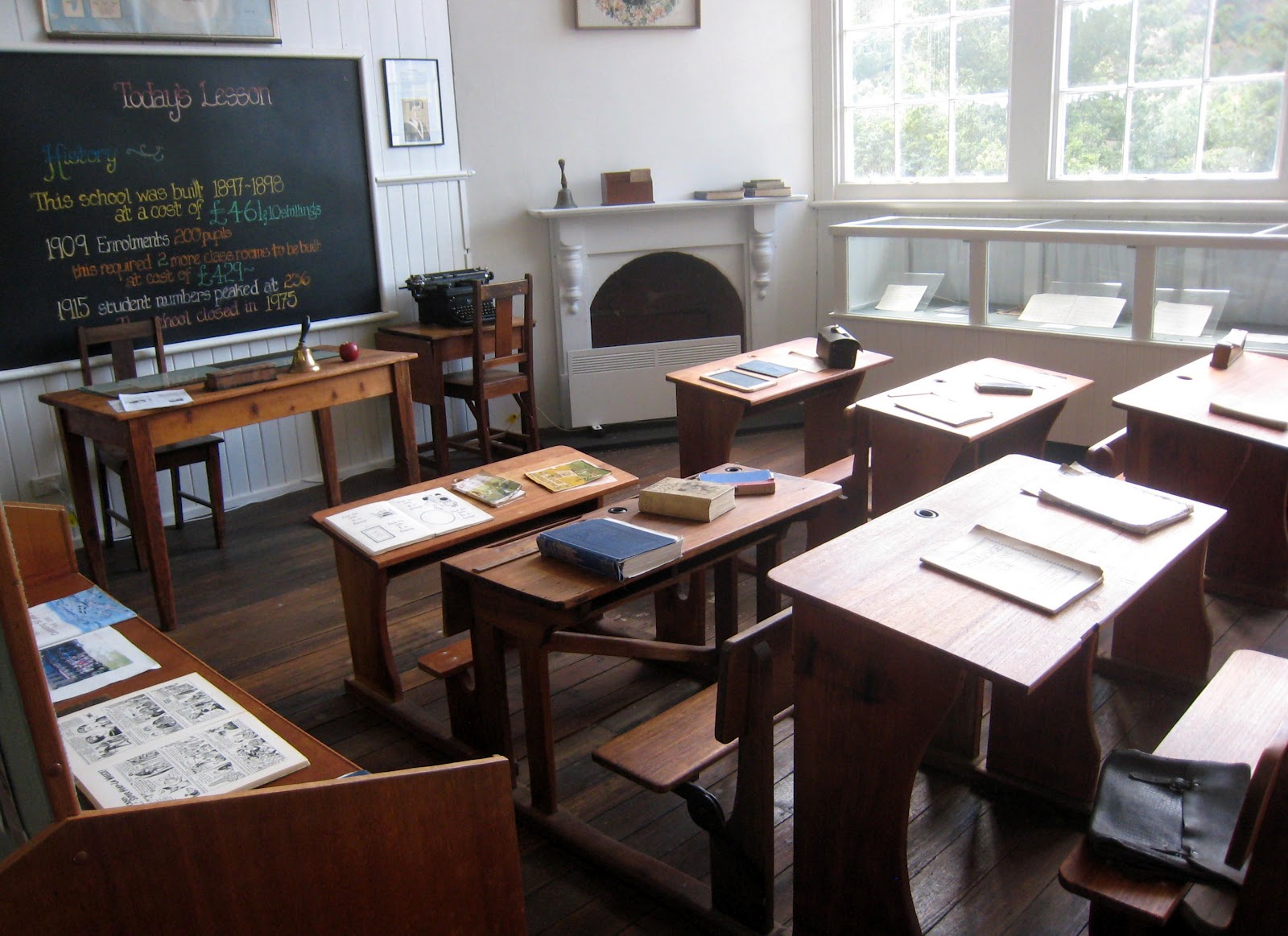 "THE LEYLAND SISTERS" DERBY POPULATION 302