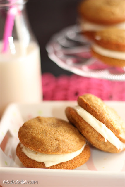Recipe for delicious Pumpkin Spice Whoopie Pie from #RealCoake